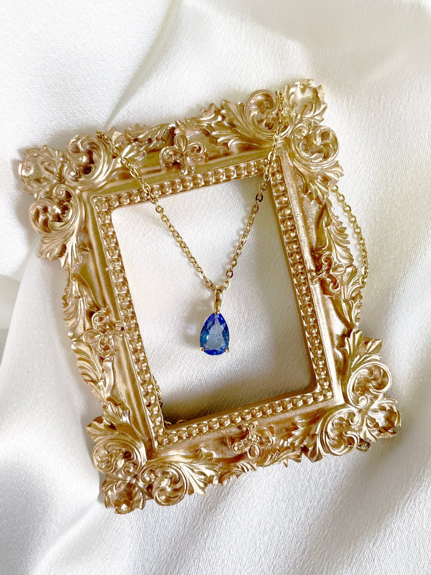 Teardrop Sapphire Necklace Yellow Gold pawsums by liveful